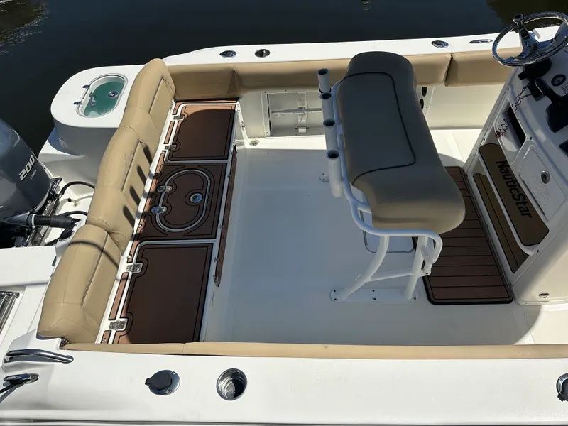 Slide: The Image of NauticStar 2302 LEGACY 2020 - 9