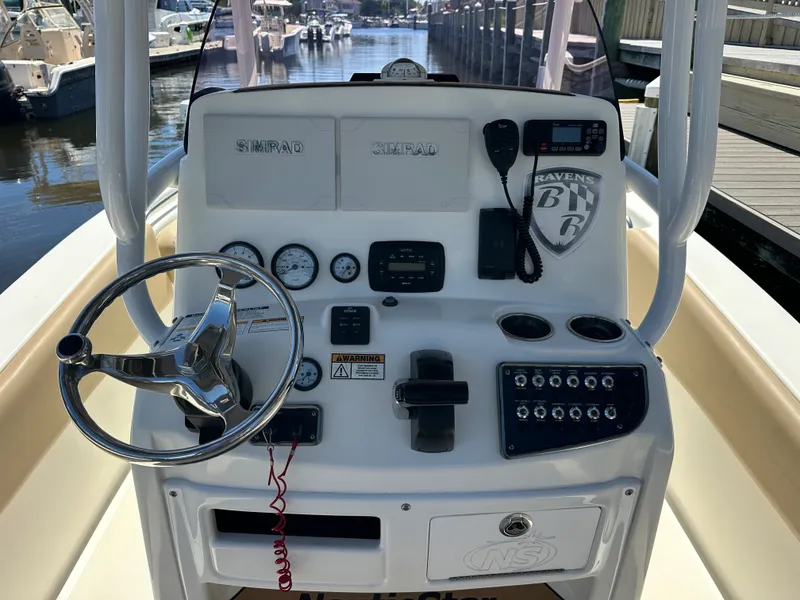 Slide: The Image of NauticStar 2302 LEGACY 2020 - 13