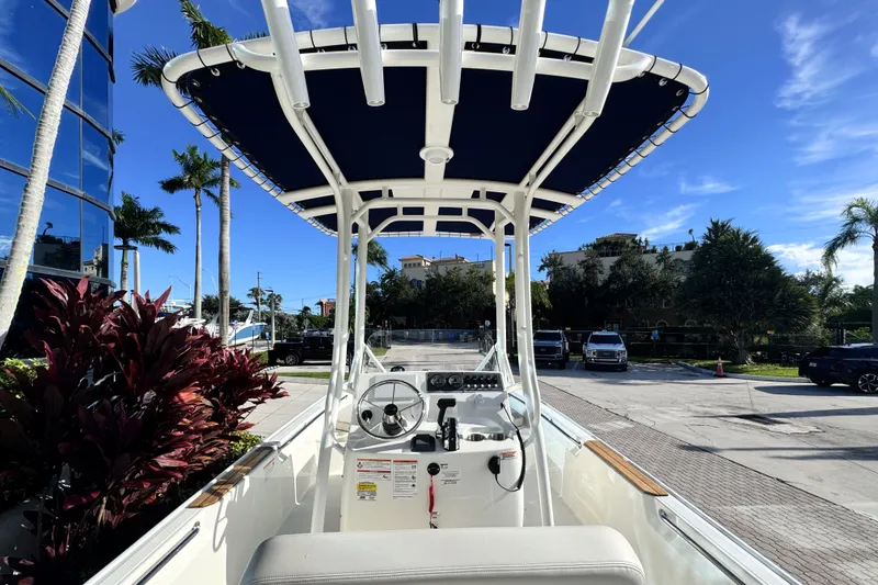 Slide: The Image of Boston Whaler 190 Montauk 2027 - 10
