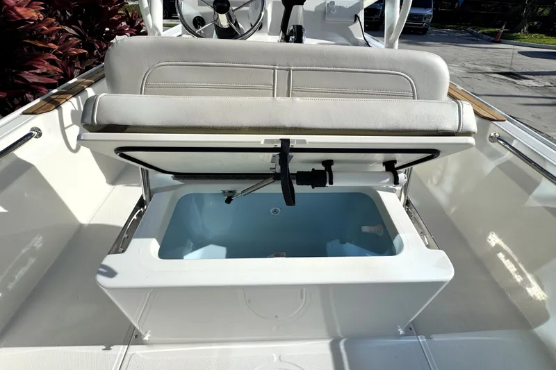 Slide: The Image of Boston Whaler 190 Montauk 2027 - 12