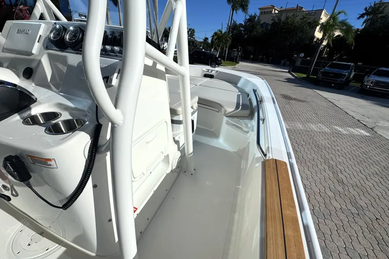 Slide: The Image of Boston Whaler 190 Montauk 2027 - 16