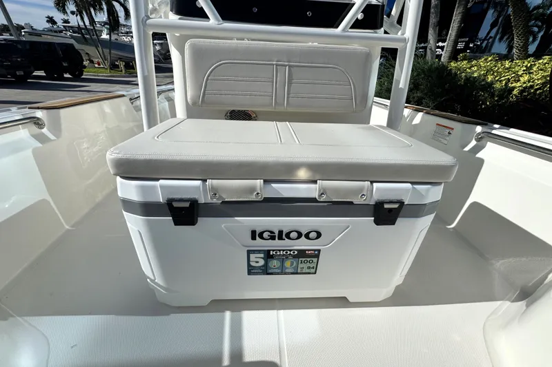 Slide: The Image of Boston Whaler 190 Montauk 2027 - 22