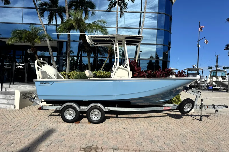 The Image of Boston Whaler 190 Montauk 2027 - 0
