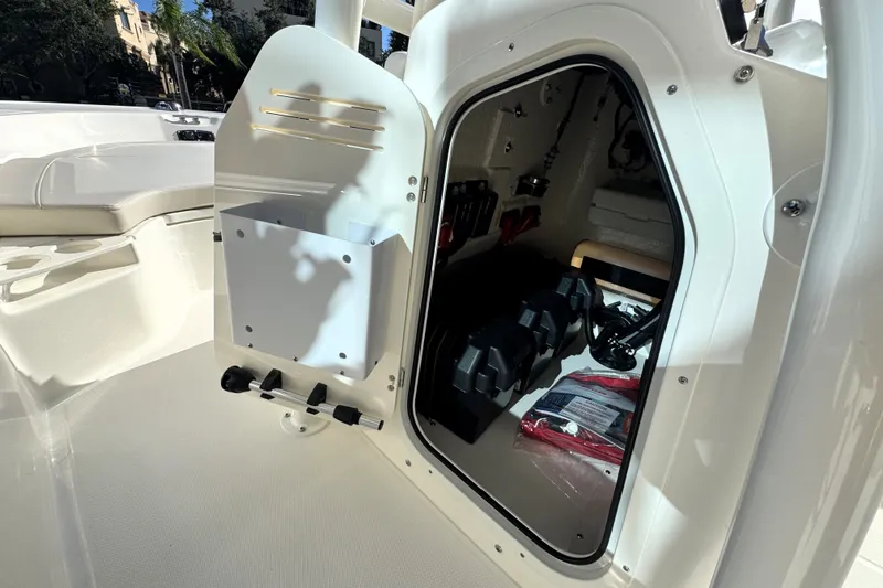 Slide: The Image of Boston Whaler 190 Montauk 2027 - 19