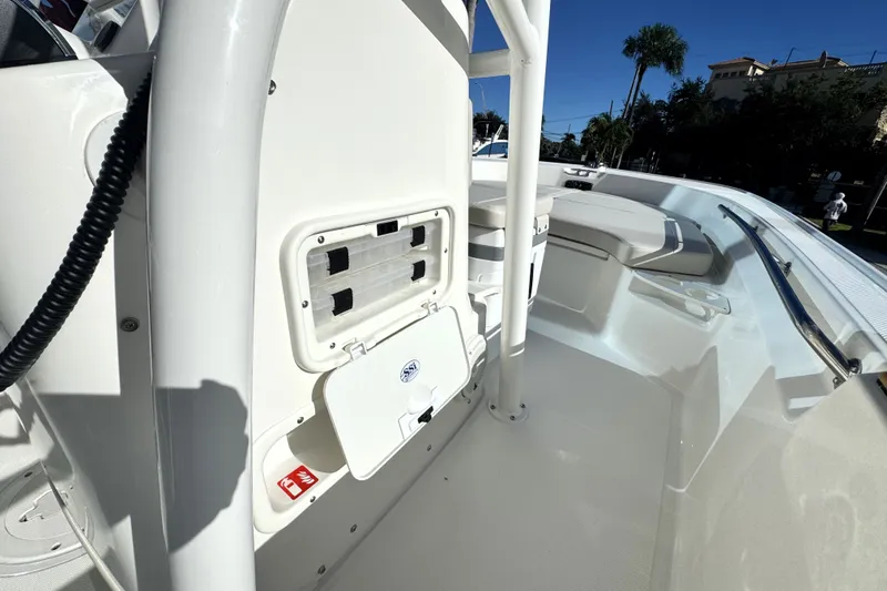 Slide: The Image of Boston Whaler 190 Montauk 2027 - 17