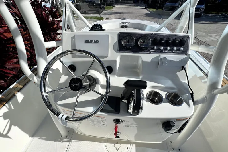 Slide: The Image of Boston Whaler 190 Montauk 2027 - 15