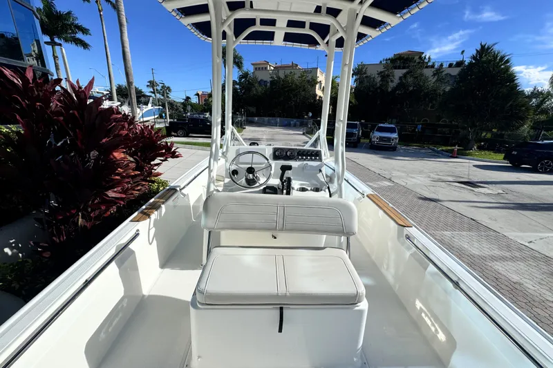 Slide: The Image of Boston Whaler 190 Montauk 2027 - 11