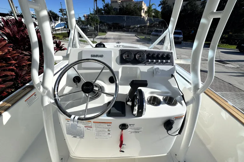 Slide: The Image of Boston Whaler 190 Montauk 2027 - 14