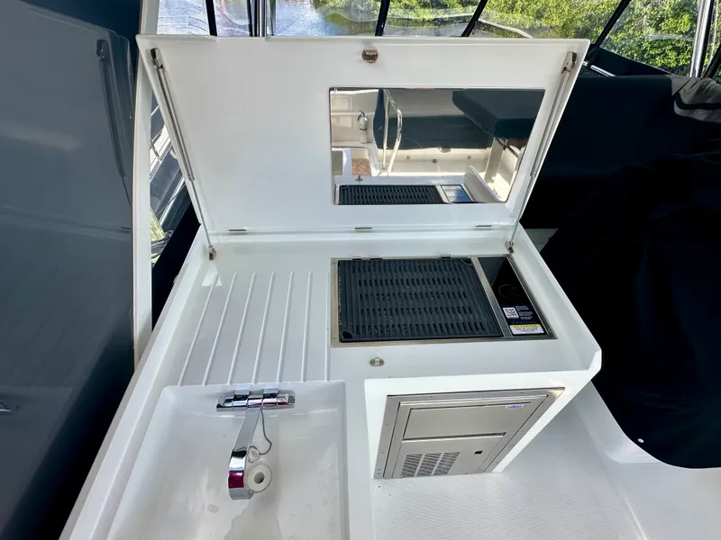 Slide: The Image of Galeon 500 FLY 2025 - 59