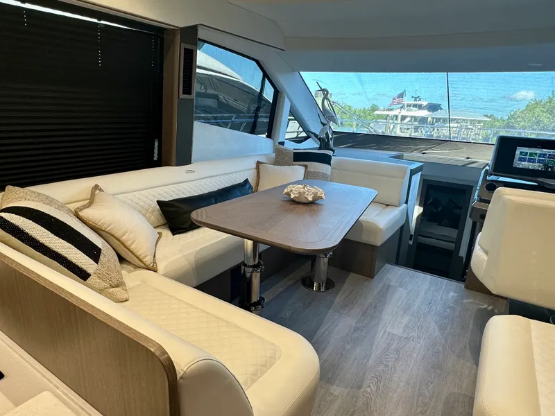 Slide: The Image of Galeon 500 FLY 2025 - 24