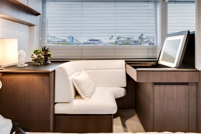 Slide: The Image of Galeon 500 FLY 2025 - 32
