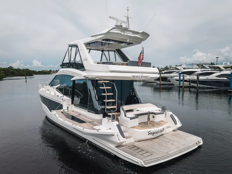 Slide: The Image of Galeon 500 FLY 2025 - 6