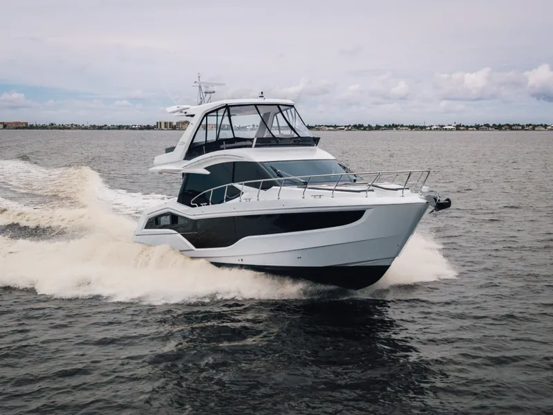 Slide: The Image of Galeon 500 FLY 2025 - 1