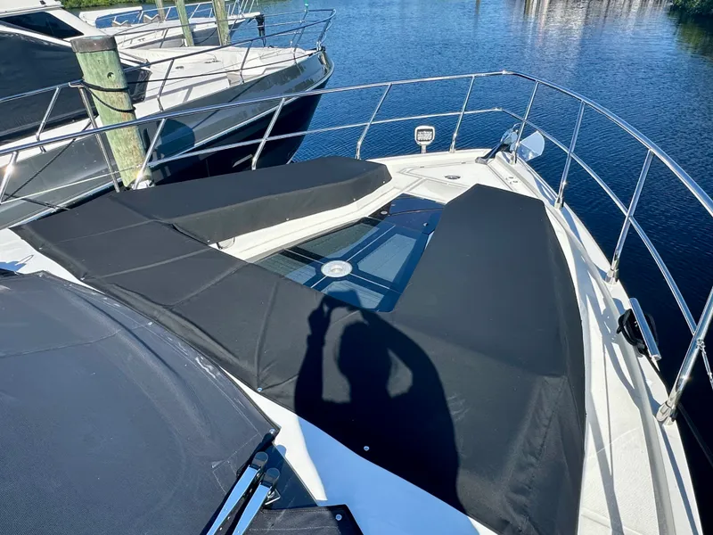 Slide: The Image of Galeon 500 FLY 2025 - 9