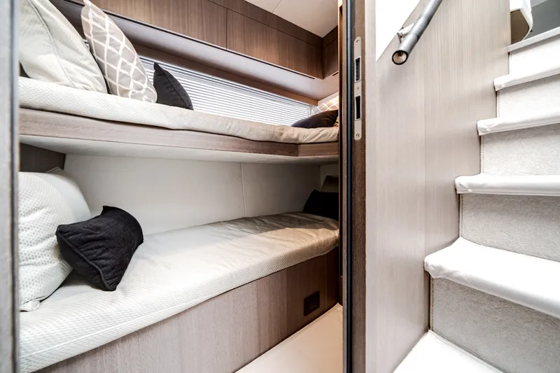 Slide: The Image of Galeon 500 FLY 2025 - 35