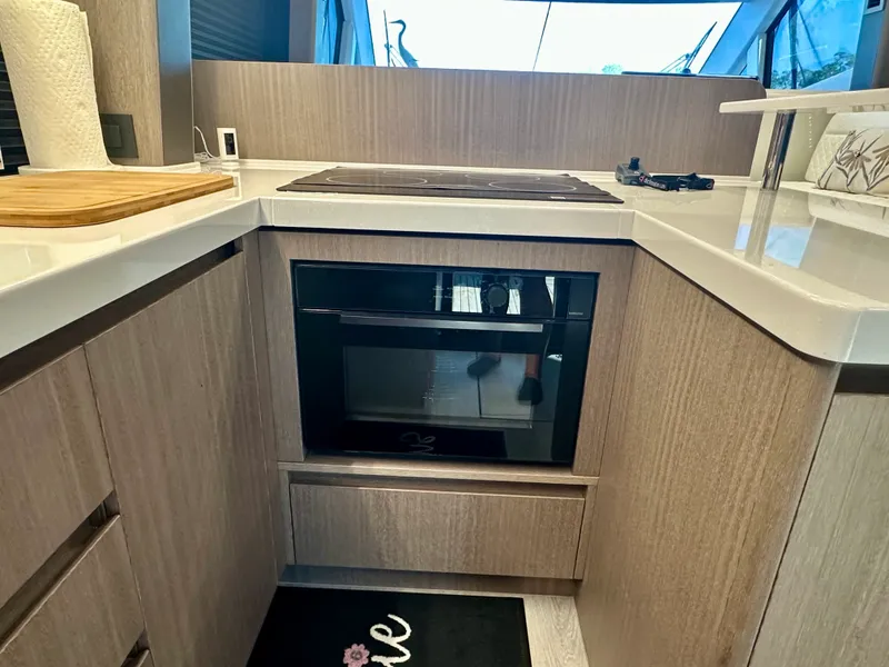 Slide: The Image of Galeon 500 FLY 2025 - 20