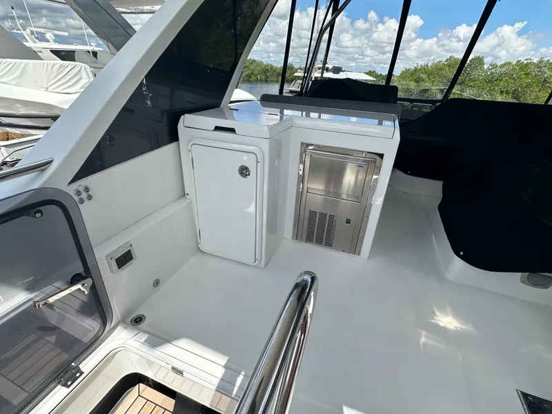 Slide: The Image of Galeon 500 FLY 2025 - 57