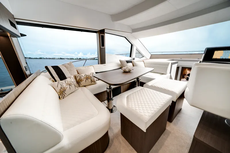 Slide: The Image of Galeon 500 FLY 2025 - 21
