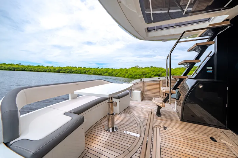 Slide: The Image of Galeon 500 FLY 2025 - 49