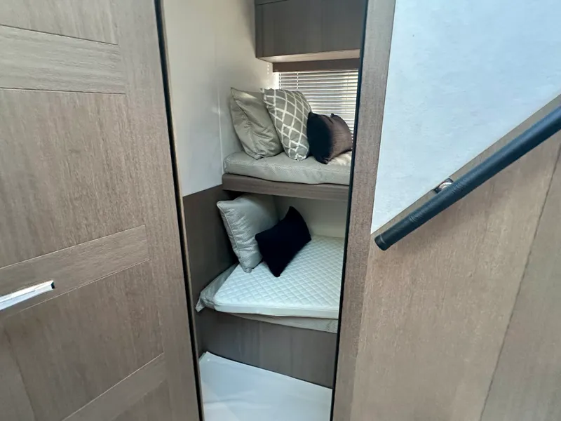 Slide: The Image of Galeon 500 FLY 2025 - 44