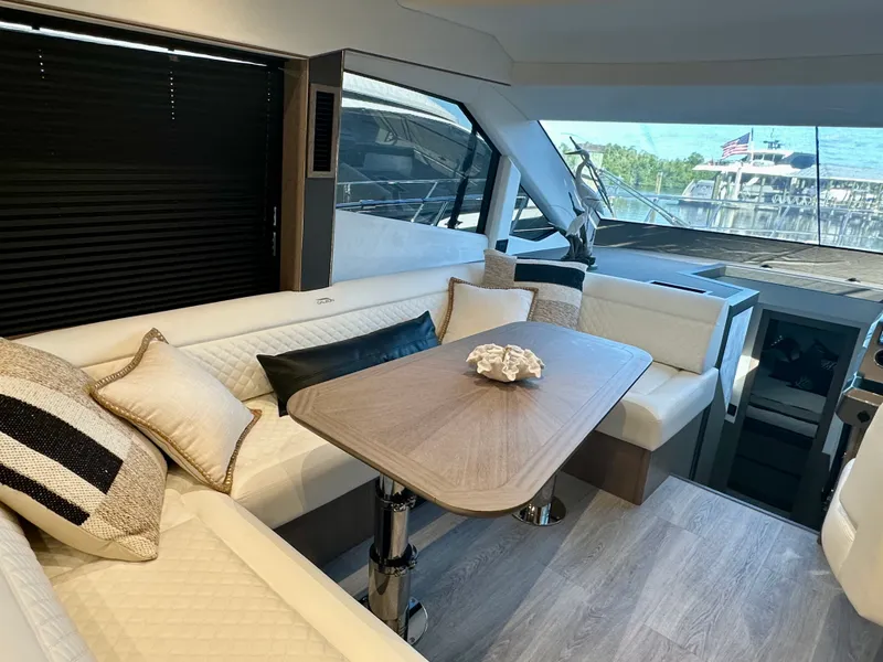 Slide: The Image of Galeon 500 FLY 2025 - 25