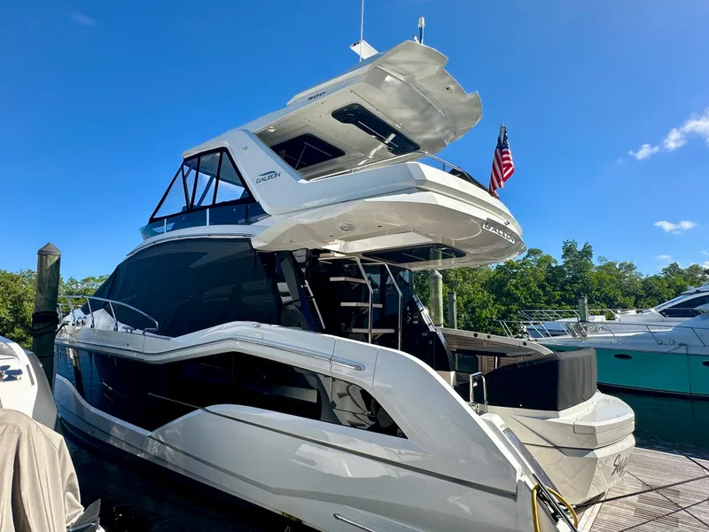 Slide: The Image of Galeon 500 FLY 2025 - 67