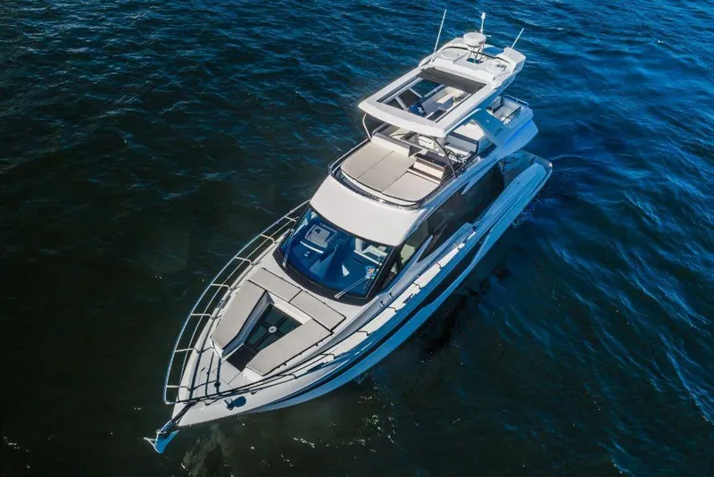 Slide: The Image of Galeon 500 FLY 2025 - 12