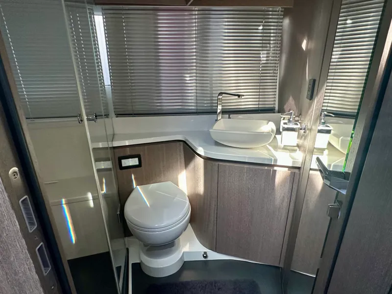 Slide: The Image of Galeon 500 FLY 2025 - 47