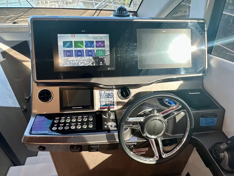Slide: The Image of Galeon 500 FLY 2025 - 31