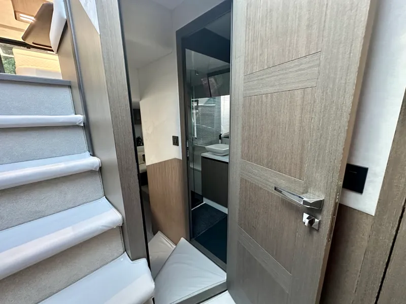 Slide: The Image of Galeon 500 FLY 2025 - 35