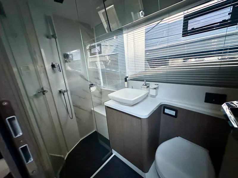 Slide: The Image of Galeon 500 FLY 2025 - 36