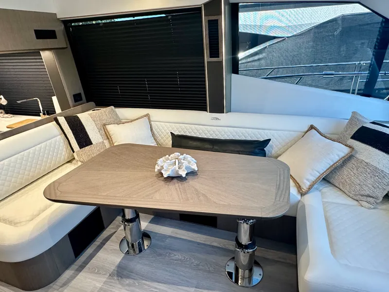 Slide: The Image of Galeon 500 FLY 2025 - 29