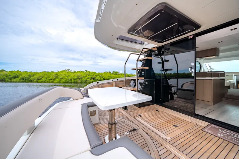 Slide: The Image of Galeon 500 FLY 2025 - 50