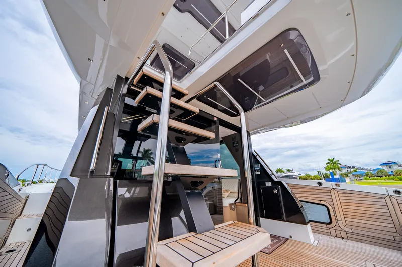 Slide: The Image of Galeon 500 FLY 2025 - 53