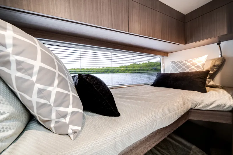 Slide: The Image of Galeon 500 FLY 2025 - 34