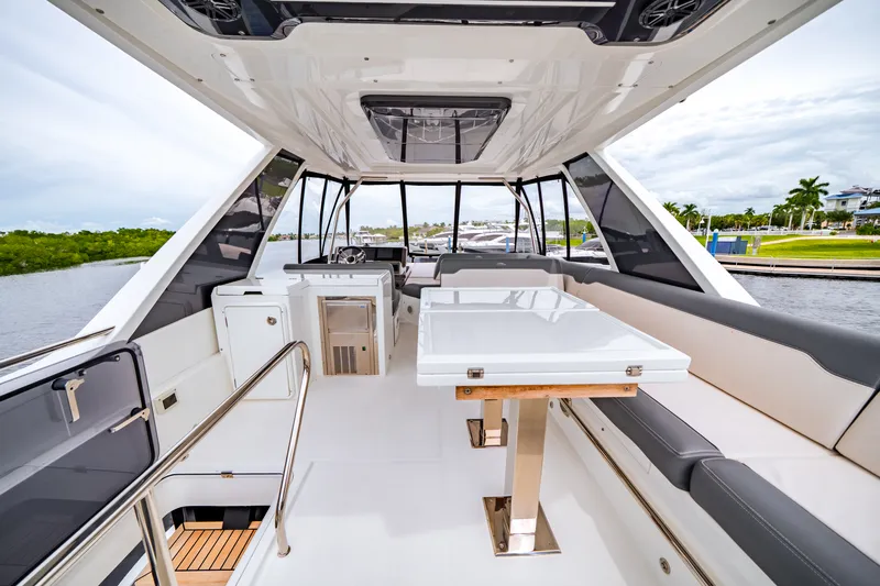 Slide: The Image of Galeon 500 FLY 2025 - 41