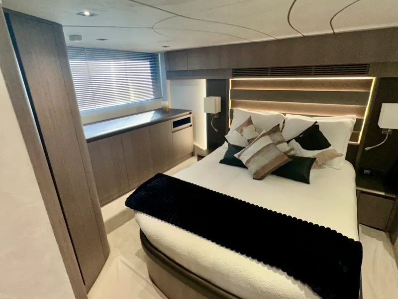 Slide: The Image of Galeon 500 FLY 2025 - 38