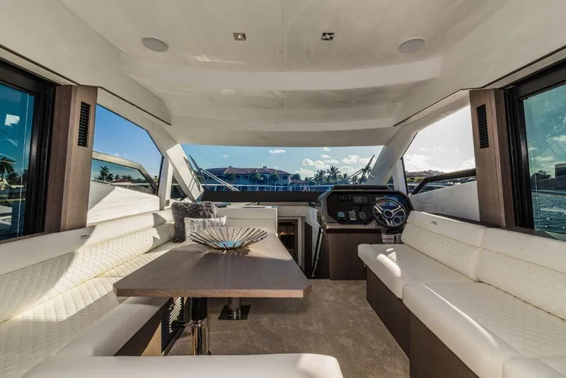 Slide: The Image of Galeon 500 FLY 2025 - 25