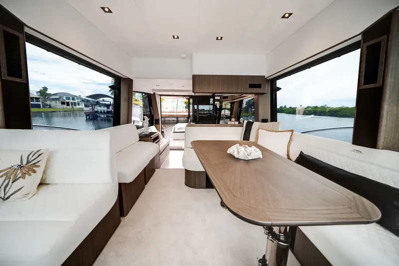 Slide: The Image of Galeon 500 FLY 2025 - 15