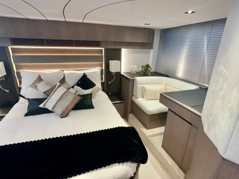 Slide: The Image of Galeon 500 FLY 2025 - 39