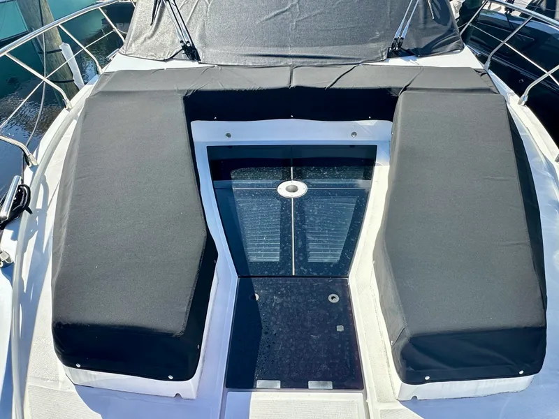 Slide: The Image of Galeon 500 FLY 2025 - 11