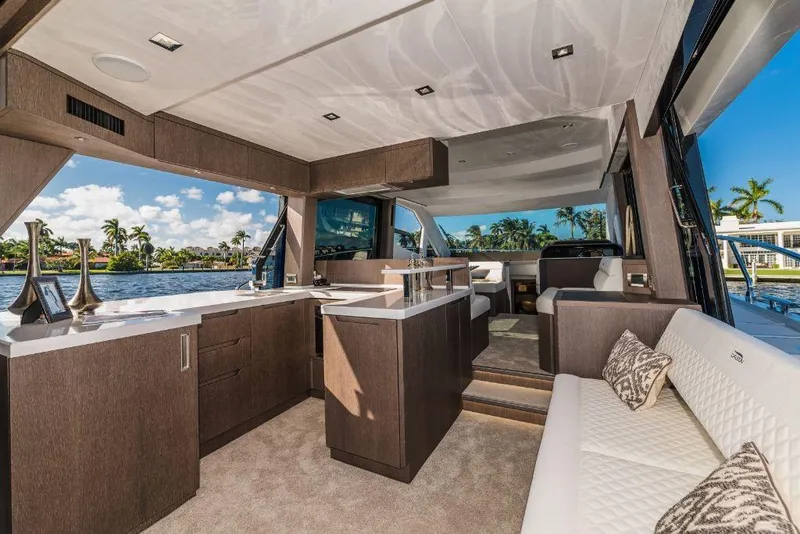 Slide: The Image of Galeon 500 FLY 2025 - 35