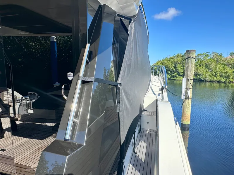 Slide: The Image of Galeon 500 FLY 2025 - 7