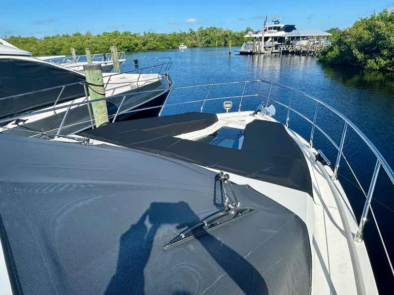 Slide: The Image of Galeon 500 FLY 2025 - 8