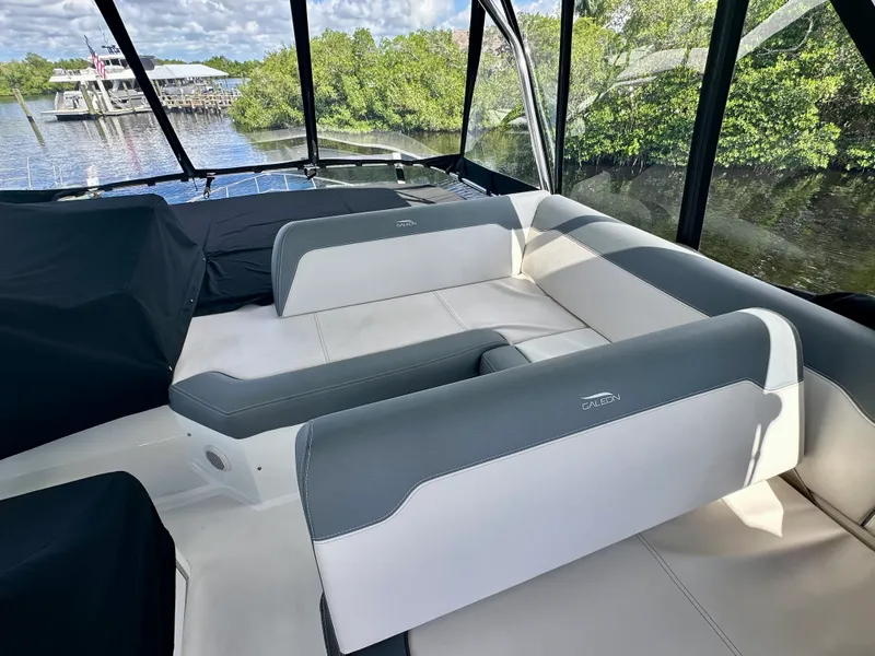 Slide: The Image of Galeon 500 FLY 2025 - 62
