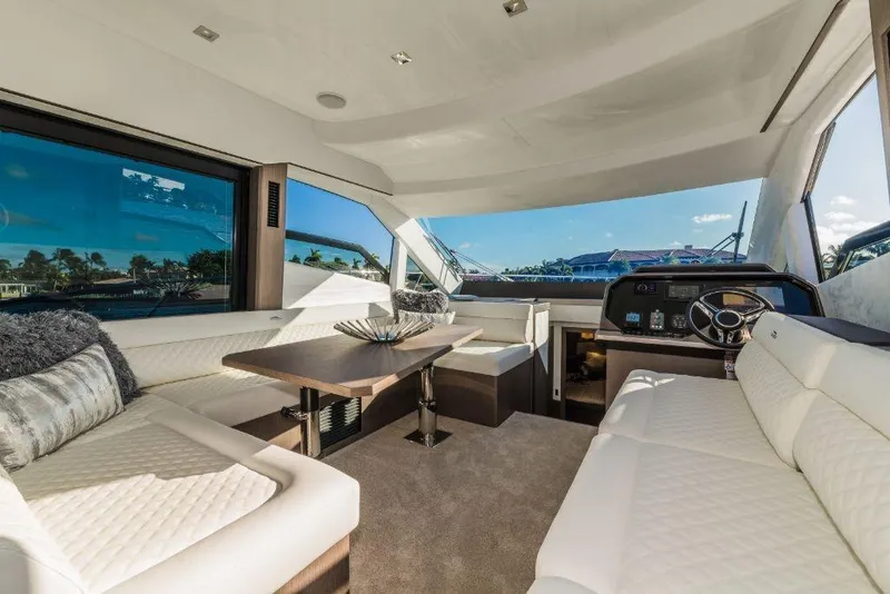 Slide: The Image of Galeon 500 FLY 2025 - 24