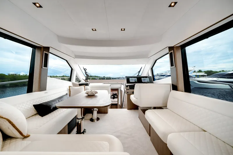 Slide: The Image of Galeon 500 FLY 2025 - 7