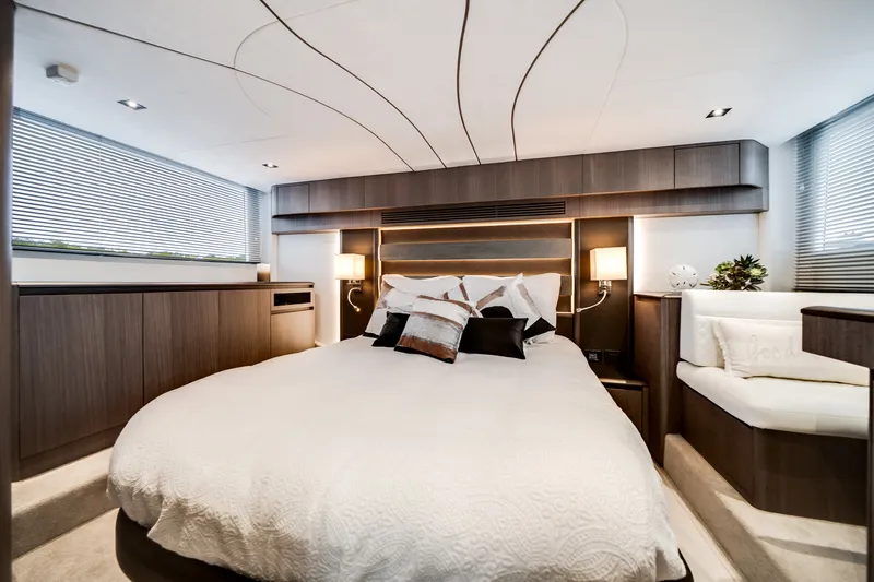 Slide: The Image of Galeon 500 FLY 2025 - 30