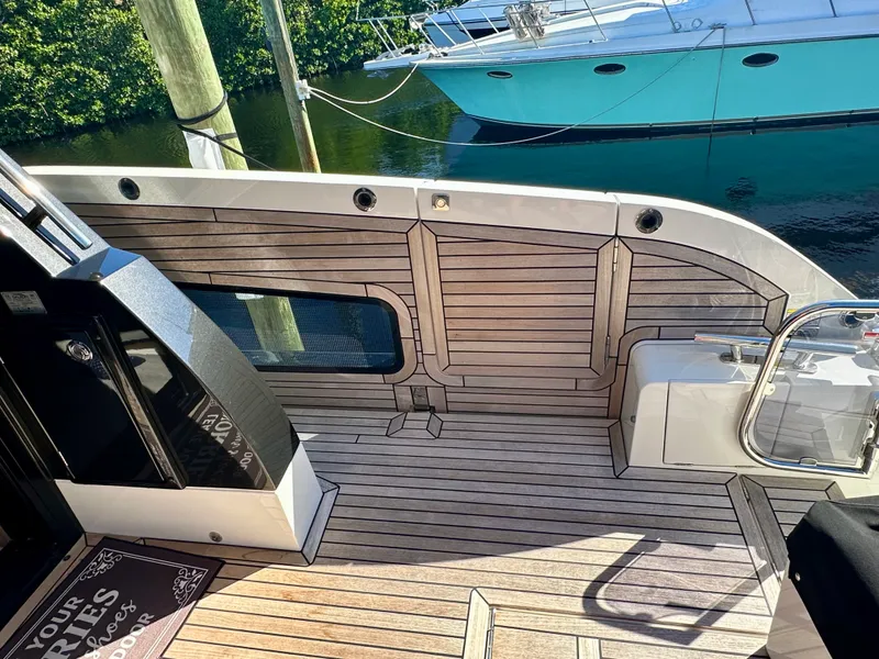 Slide: The Image of Galeon 500 FLY 2025 - 5
