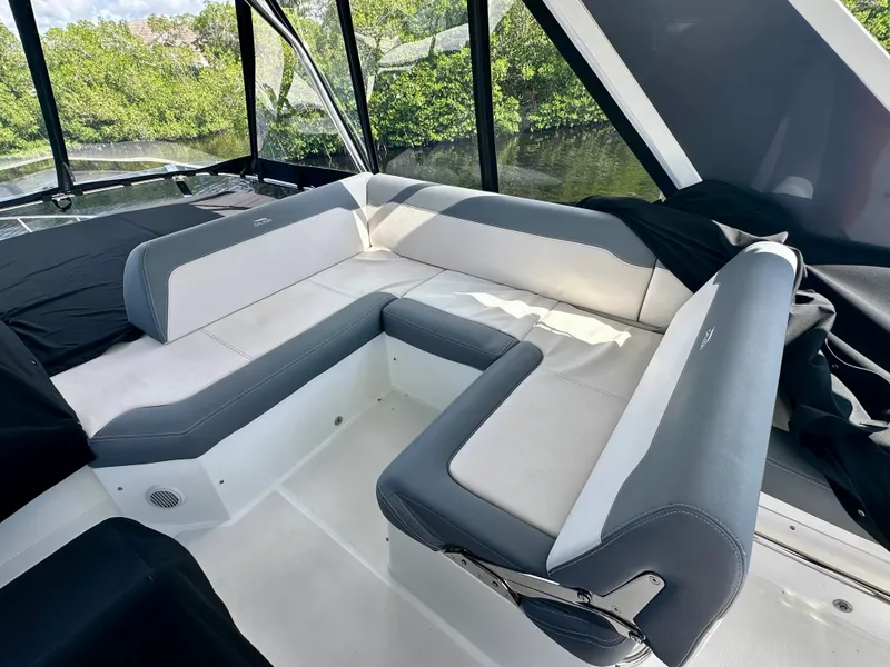 Slide: The Image of Galeon 500 FLY 2025 - 63
